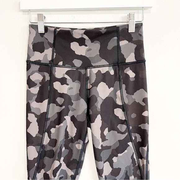 BOGO! Athleta Lightening Camo 7/8 Legging Black Gray XS - Picture 4 of 11